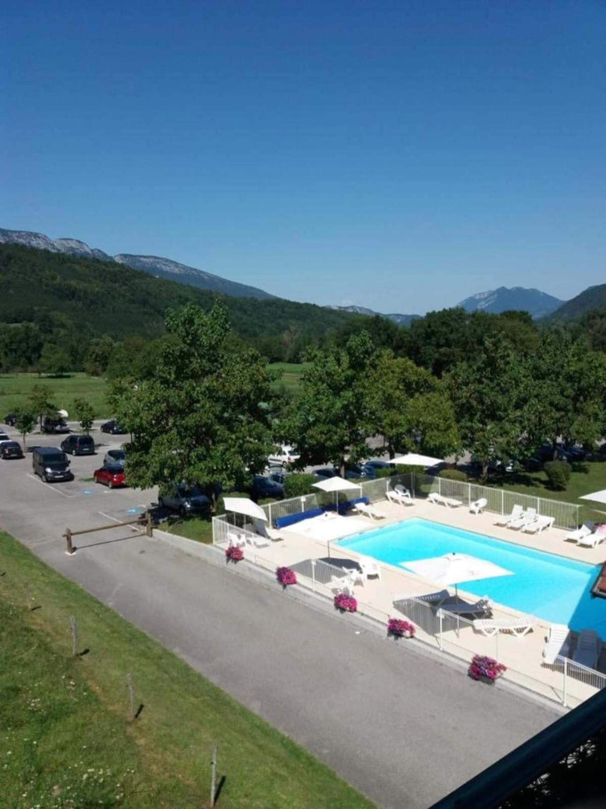 The Green Fee Close To The Golf Course And 5 Minutes From The Lake Giez Eksteriør billede